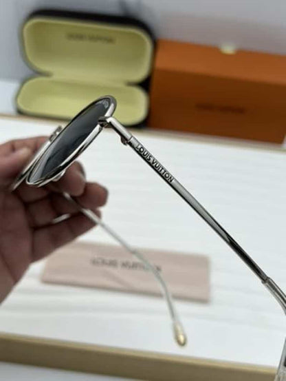 Louis vuitton 2100 silver black