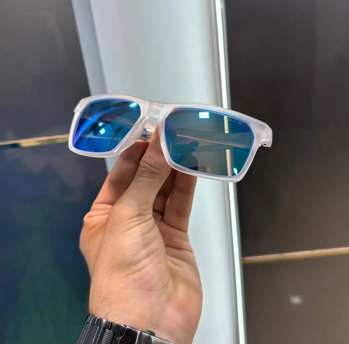 Oakle y White Blue Premium Shade 3380