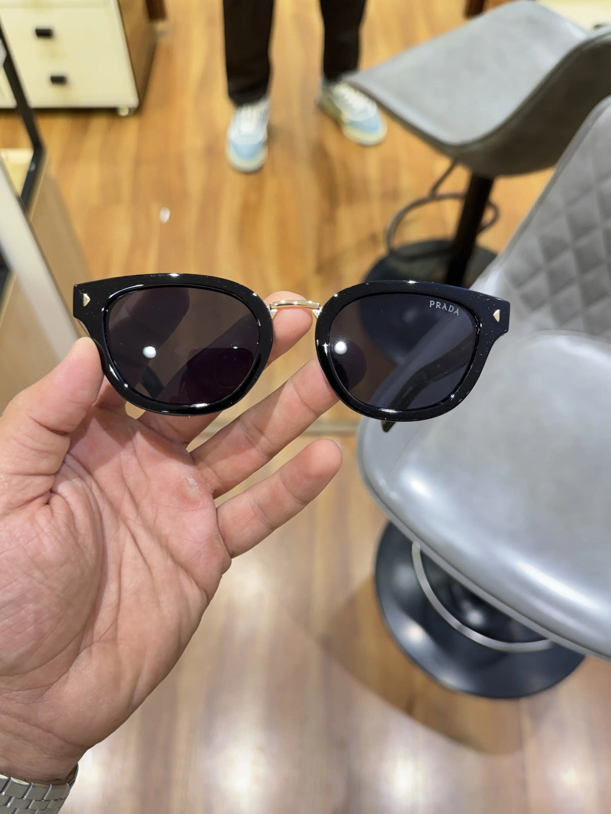 Prada_015_gold_black