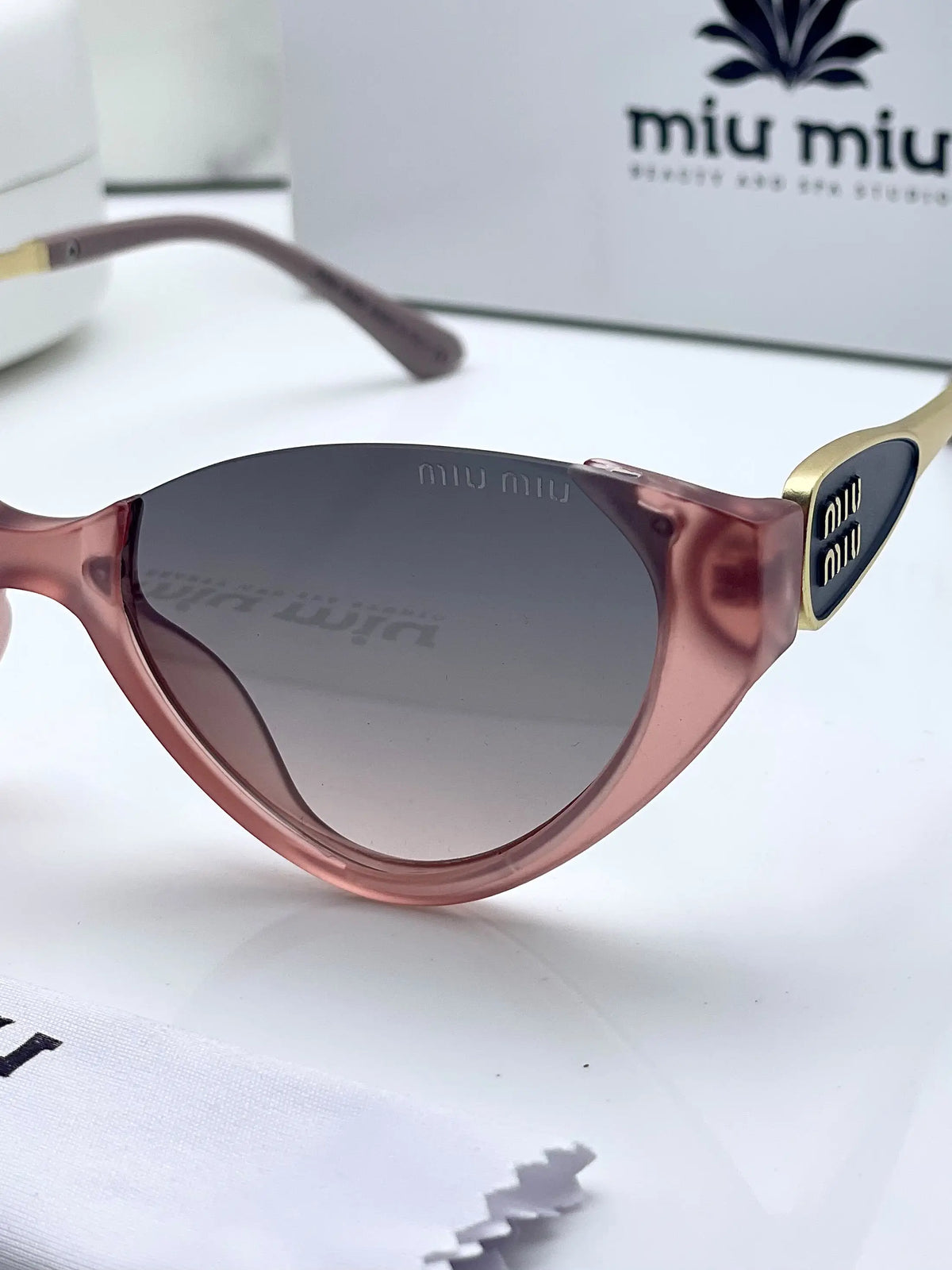 Miu Miu 26056 Pink