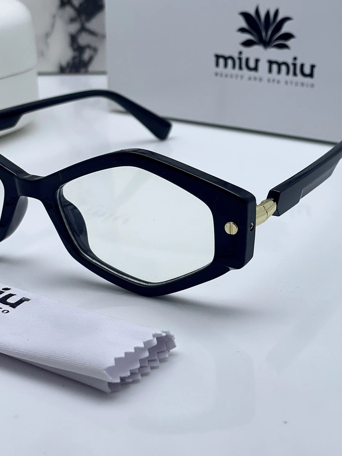 Miu Miu 277 Black Plano