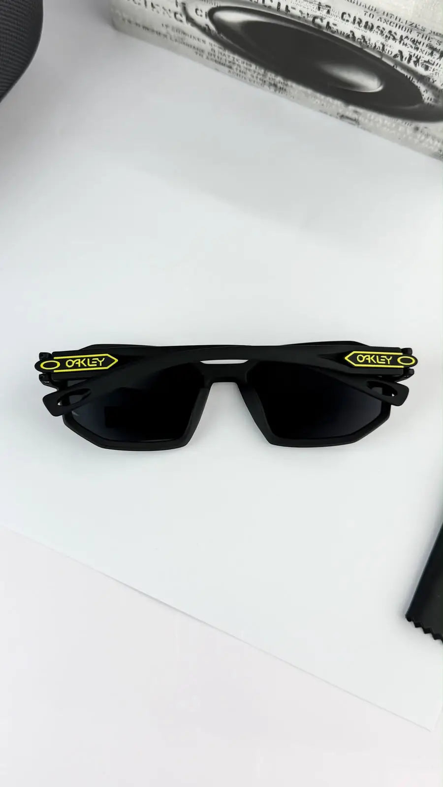 Oakleyy 3387 Black Sunglass