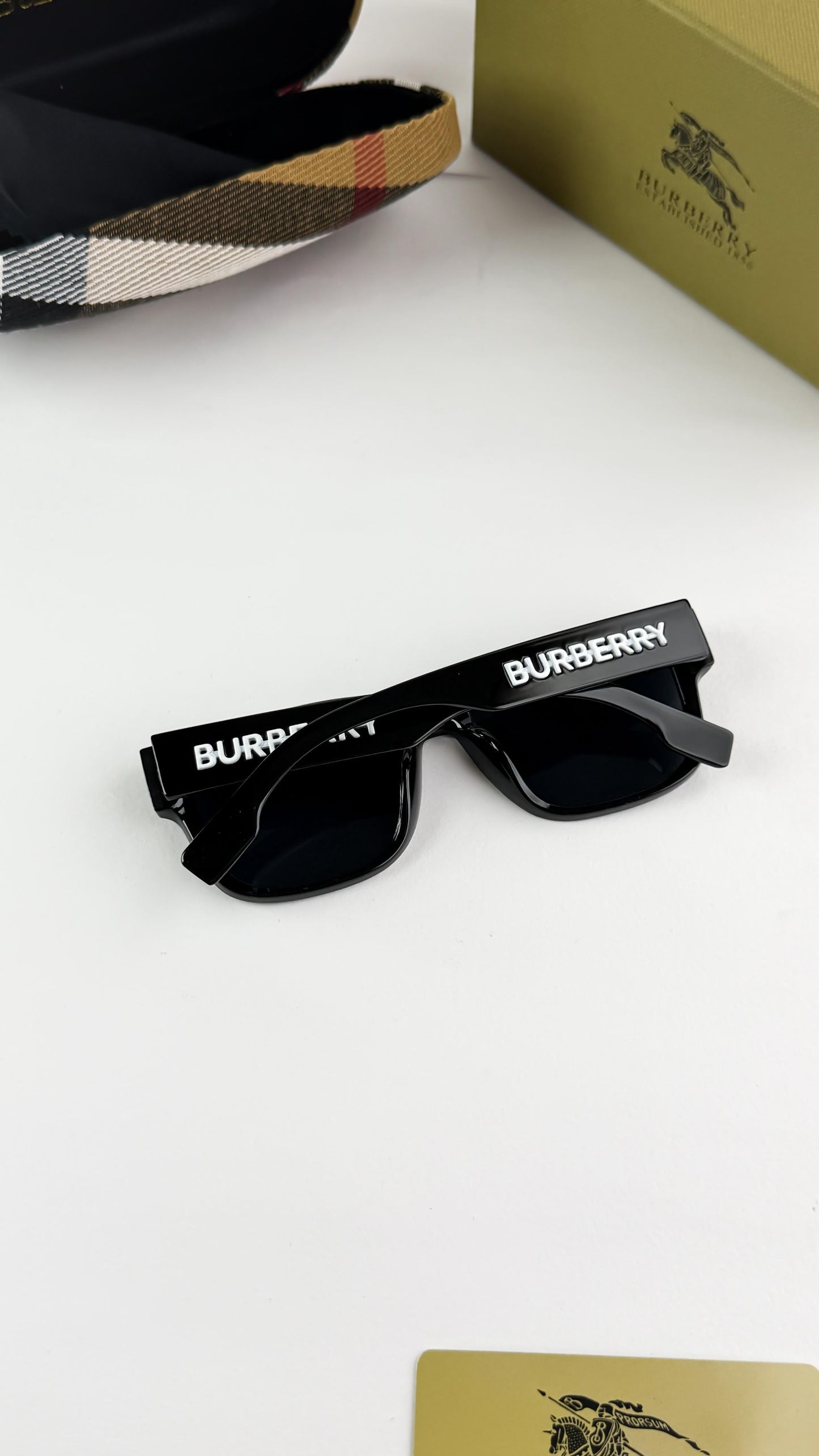 Burrberry Black 4358