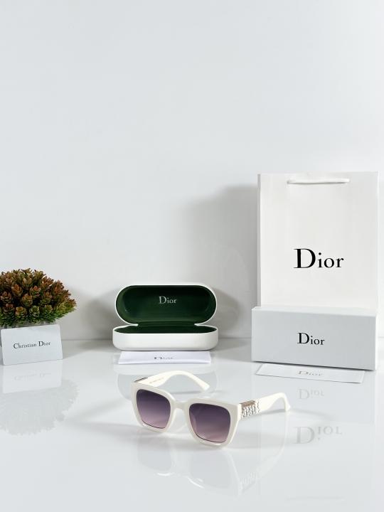 Dior_WMNS_5535_Cream_Pink