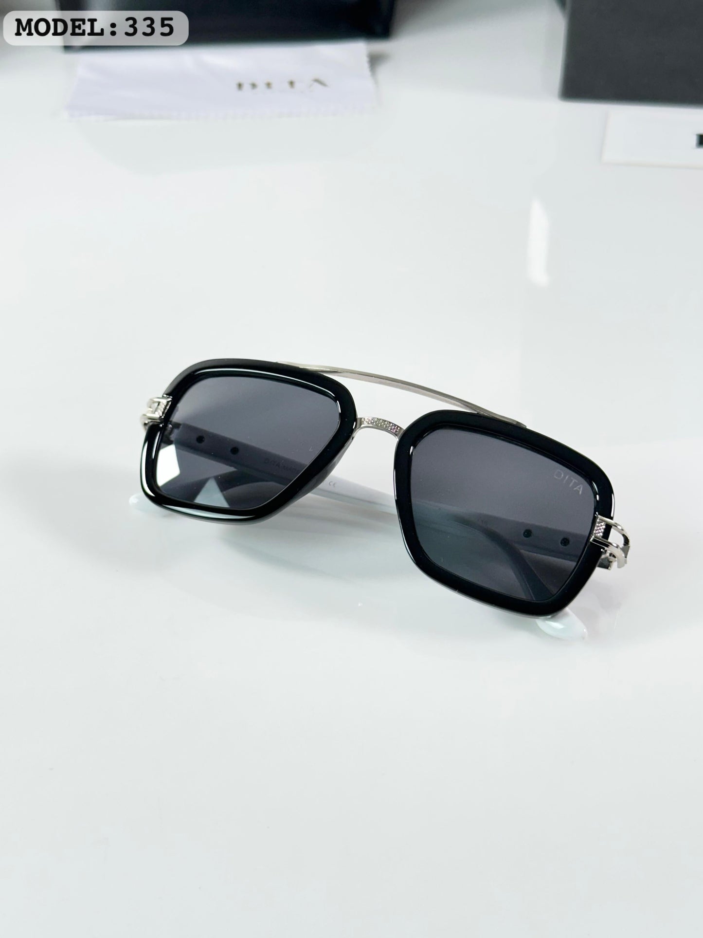 Dita Black_White  335