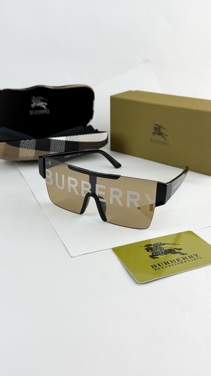Burrberry Mercury Black/Brown (Store Article)