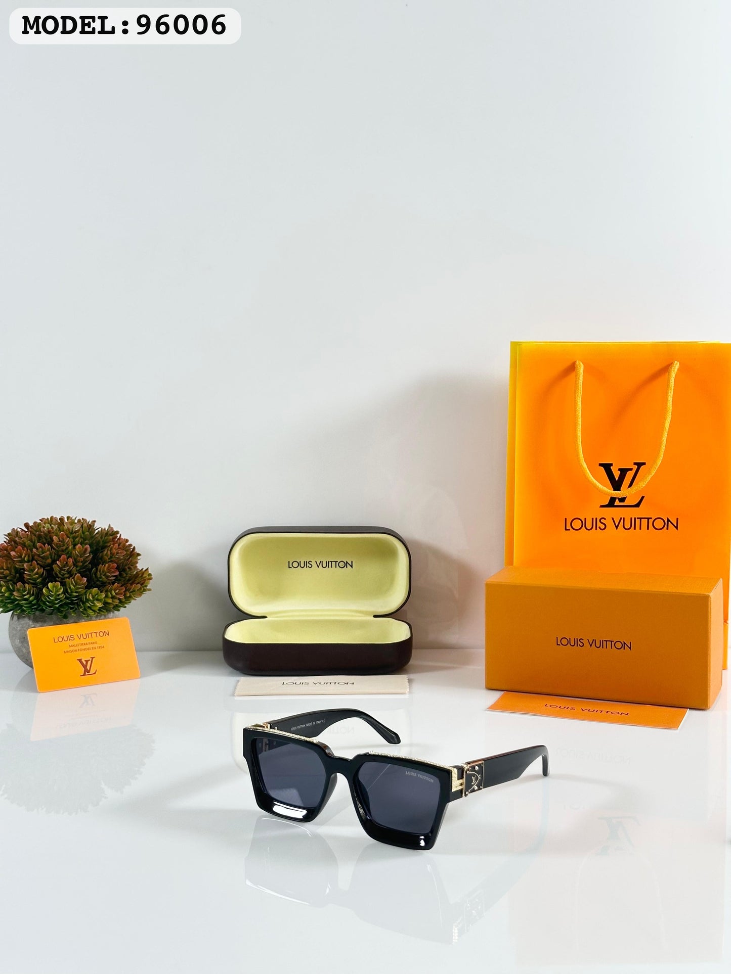 Louis Vuiiton 96006 Gold/Black