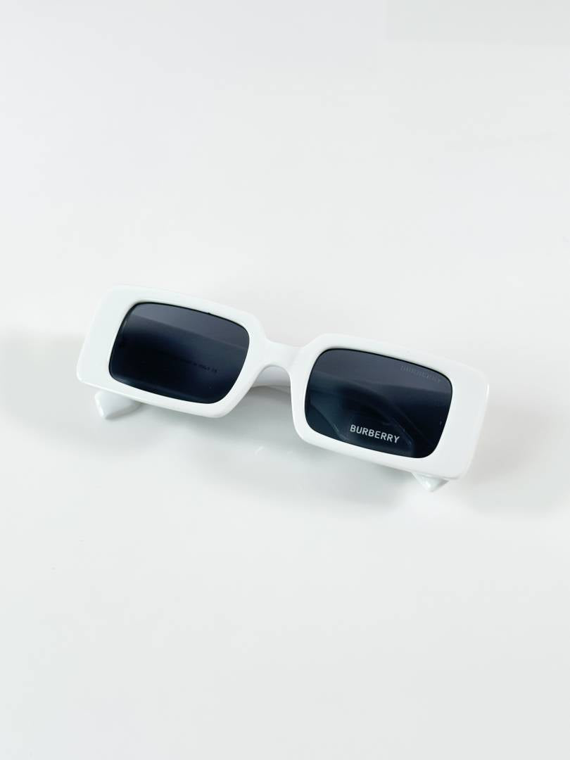 Burrberry 11089 White Black