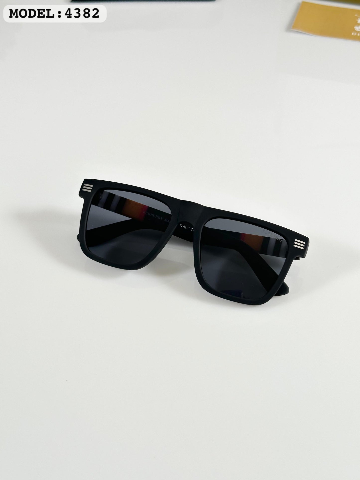Burberry Black 4382
