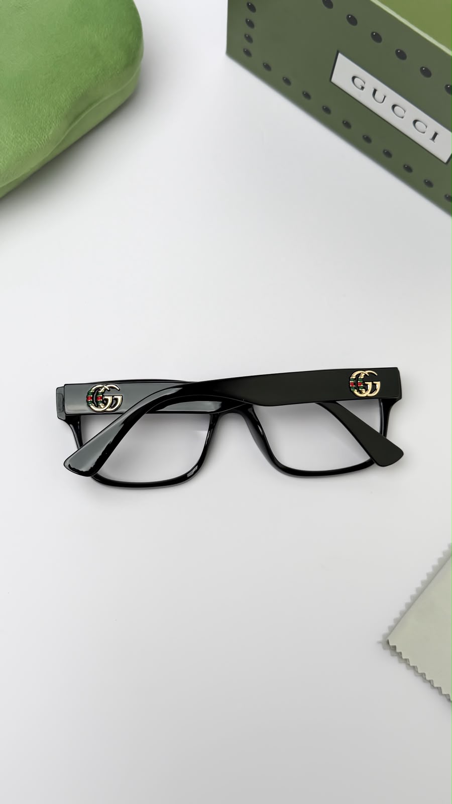 Guccii Logo Frame Black